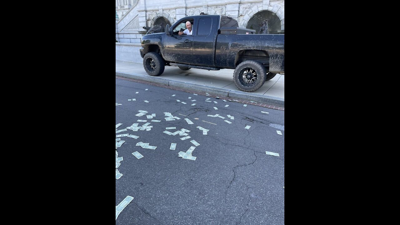 MAN CLAIMING TO HAVE EXPLOSIVES SAYS "IF YOU SHOOT ME, 2.5 BLOCKS ARE GOING WITH ME"