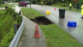 Heavy rain creates small sinkhole in Boca Raton neighborhood