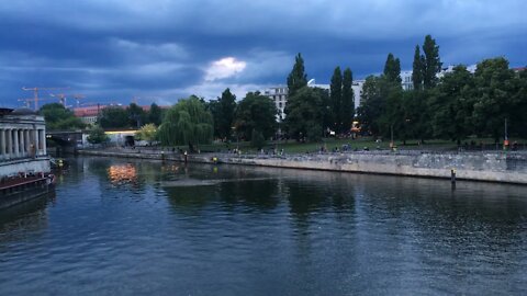 🌇🌇🌇 Sommer 2021 - Abendstimmung im Monbijoupark in Berlin - Strassenmusik - Street Music