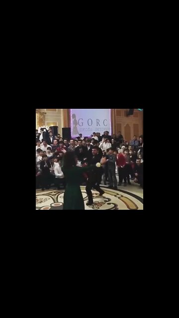 Как же он классно танцует! Чеченец удивил всех 2022