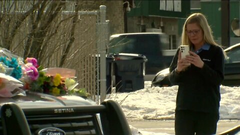 Community mourns after officers killed