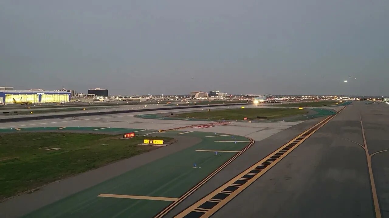 Watching a Korean Air B747-8 taking off in Incheon, Korea