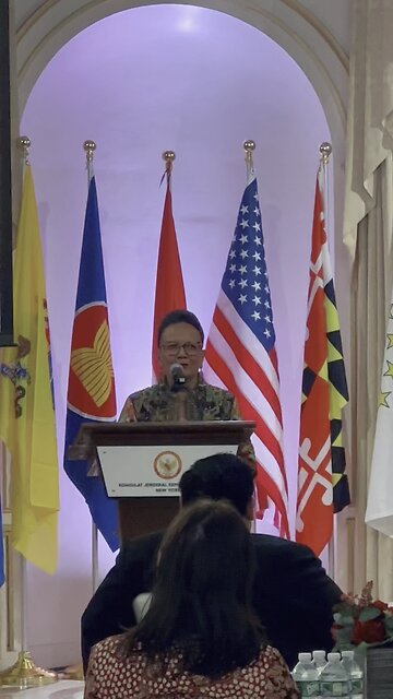 THE HONOR FOR INDONESIAN ACTREES LEGEND