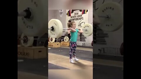 Ela só tem 6 anos e já faz isso #short