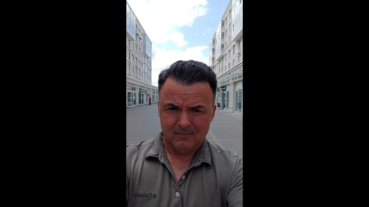 Angry Little American Man Goes Walking in Russia Under Sanctions!