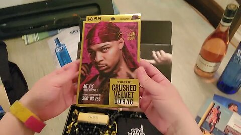 Paltrobox #004: Fair Harbor, Sonoma-Cutrer, SKYY Vodka, KISS Colors & Care x Bow Wow