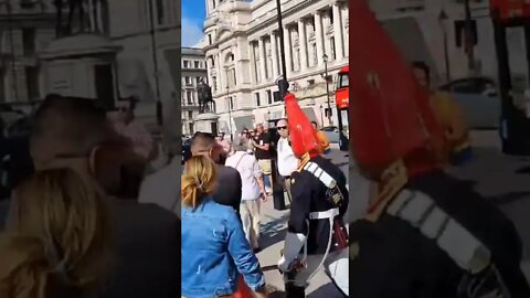 tourist gets a fright Queen's Guard Shouts make way #horseguardsparade