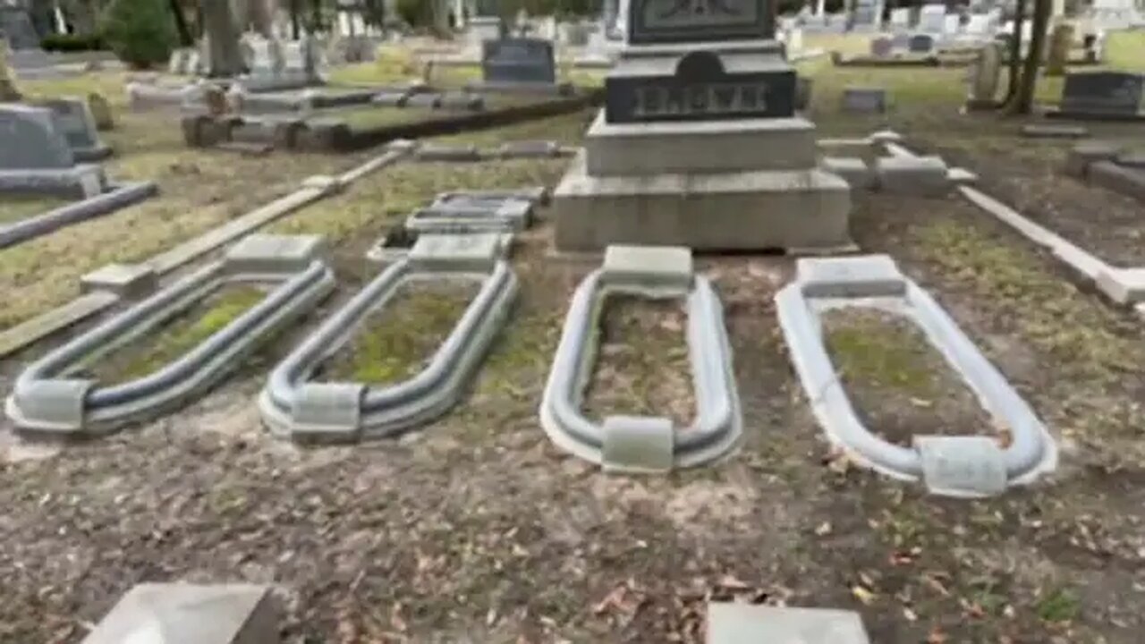 "Houston, Texas, at GLENWOOD CEMETERY - LES GOOO!! Live - 72" (11Feb2023) Faces of the Forgotten