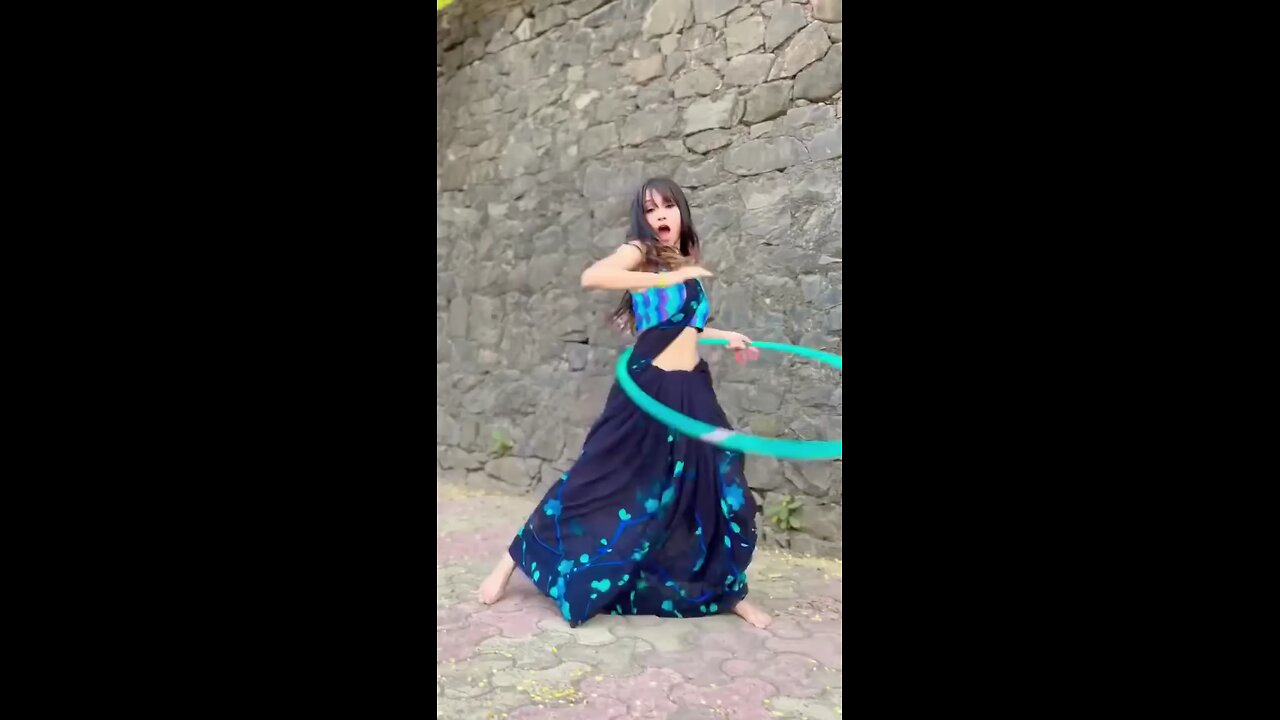 Me tujhse aise milu _ Vaishnavi More _ Saree Flow _ Hulahoop(720P_HD)