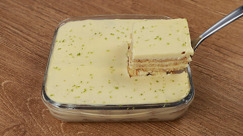 Creamy lemon dessert
