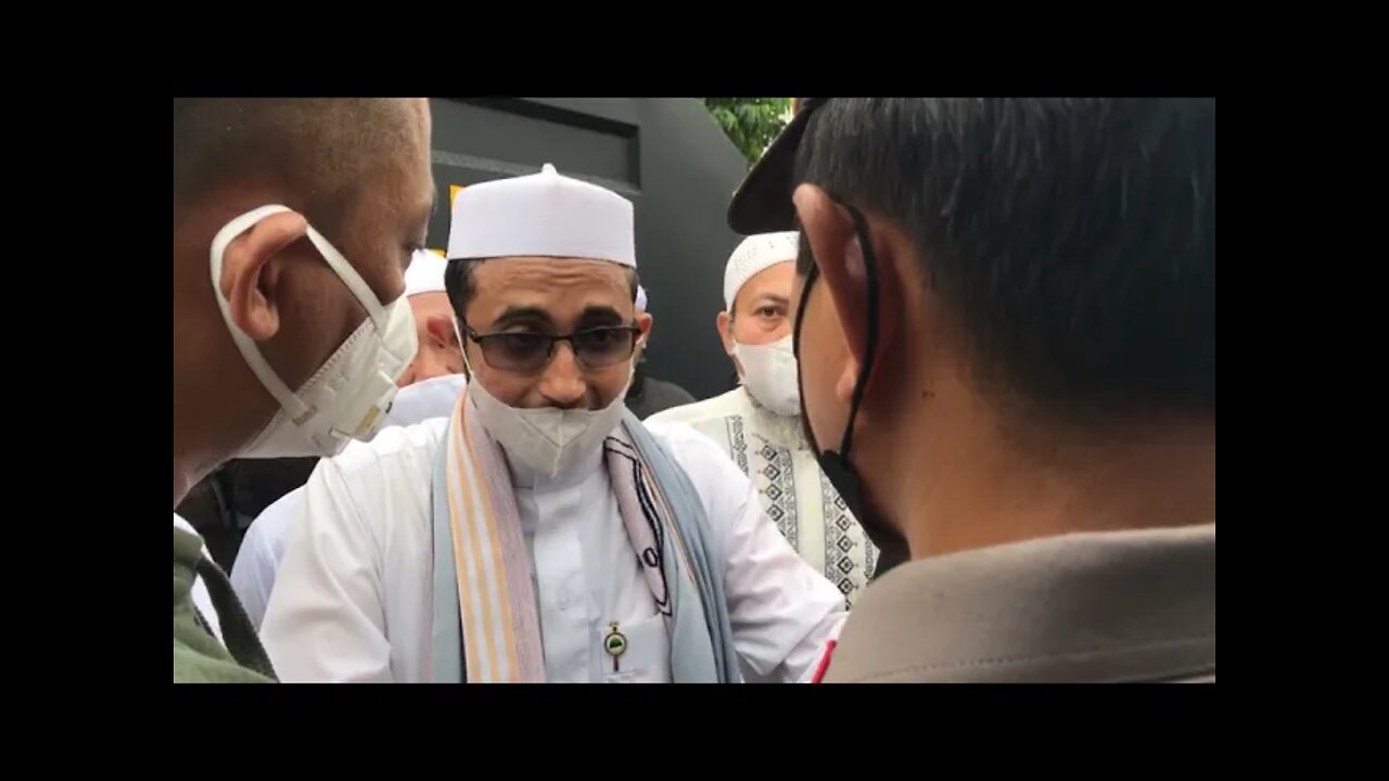 KERICUHAN MENJELANG SIDANG PENGADILAN HRS