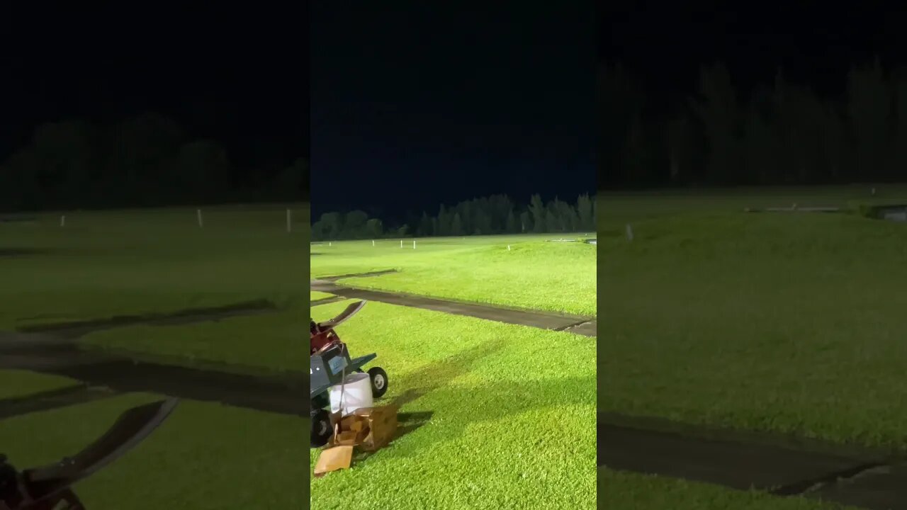 Missil Peludo derrubando dois discos com um tiro só