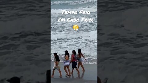 Cabo Frio [ Praia do Forte] Muito Frio e chuva! #shorts