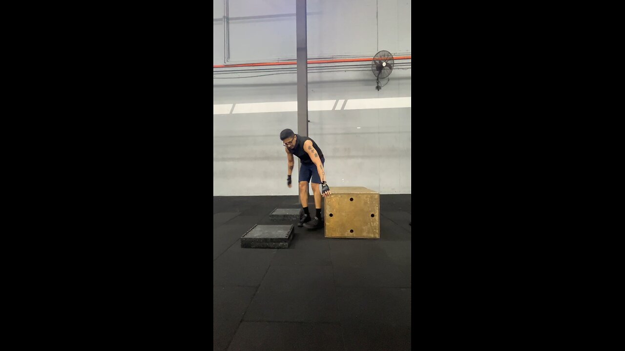 Box Pike Push Up