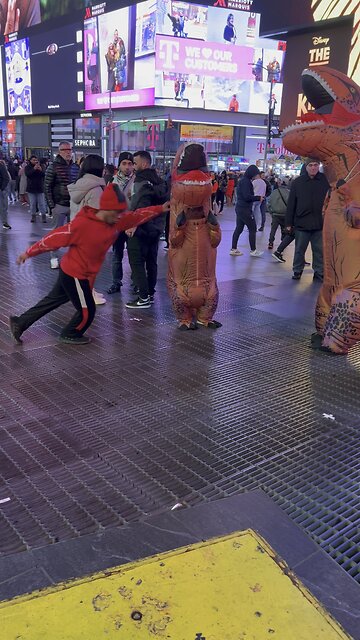 How many dinosaurs do you see?