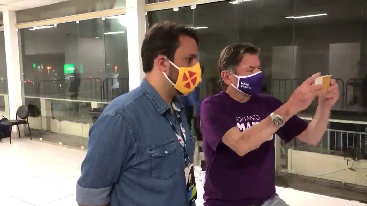 Jorge Salgado e Julio Brant conversando em particular após o encerramento da votação