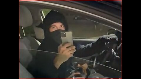 ▶ EXTRAIT-RQ + LIENS parus (18 déc 22) : Elon Musk - Followed by crazy stalker