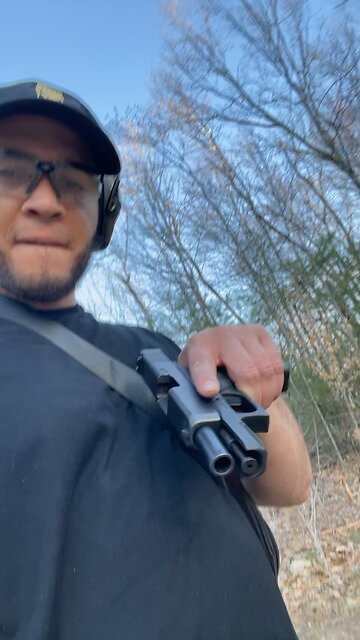 WHO HOLD A GUN LIKE THIS?