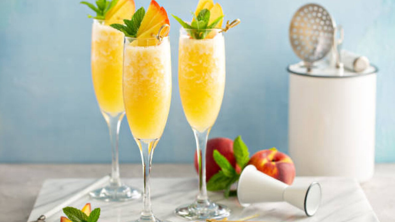 DIY Paradise: Sparkling Peach Bellini Mocktail Recipe