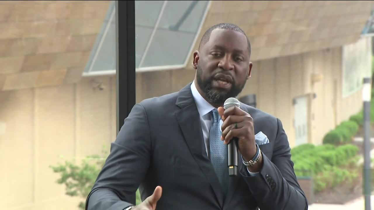 New Bucks head coach Adrian Griffin ready for title expectations