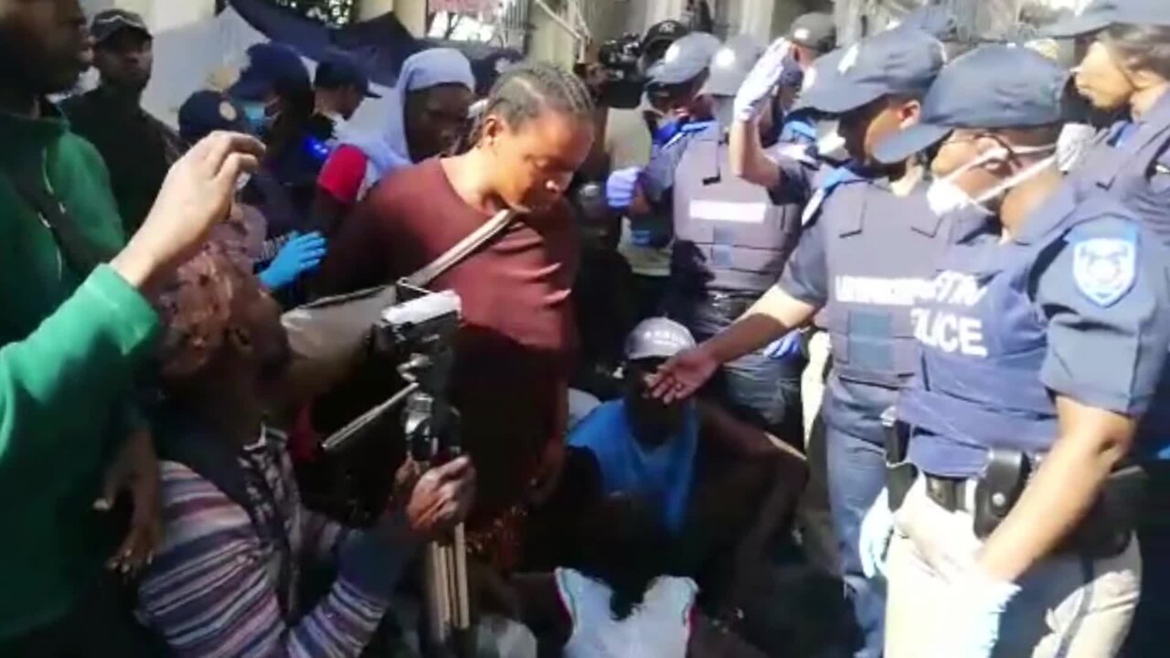 South Africa - Cape Town - Law Enforcement removing refugees from Green Market Square. (LSD)