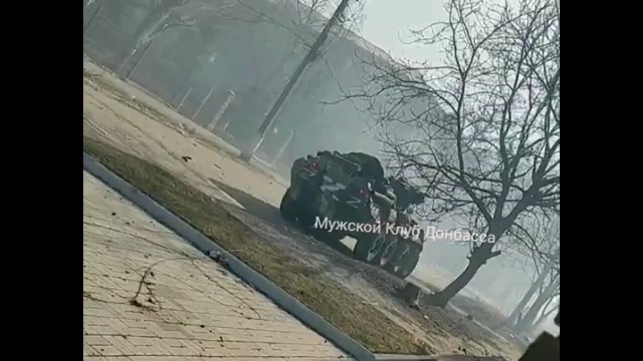 A special group from the Chechen Republic with the support of the BTR-82A is conducting a street battle in Mariupol