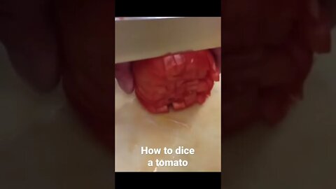 How to dice a tomato correctly by a chef￼