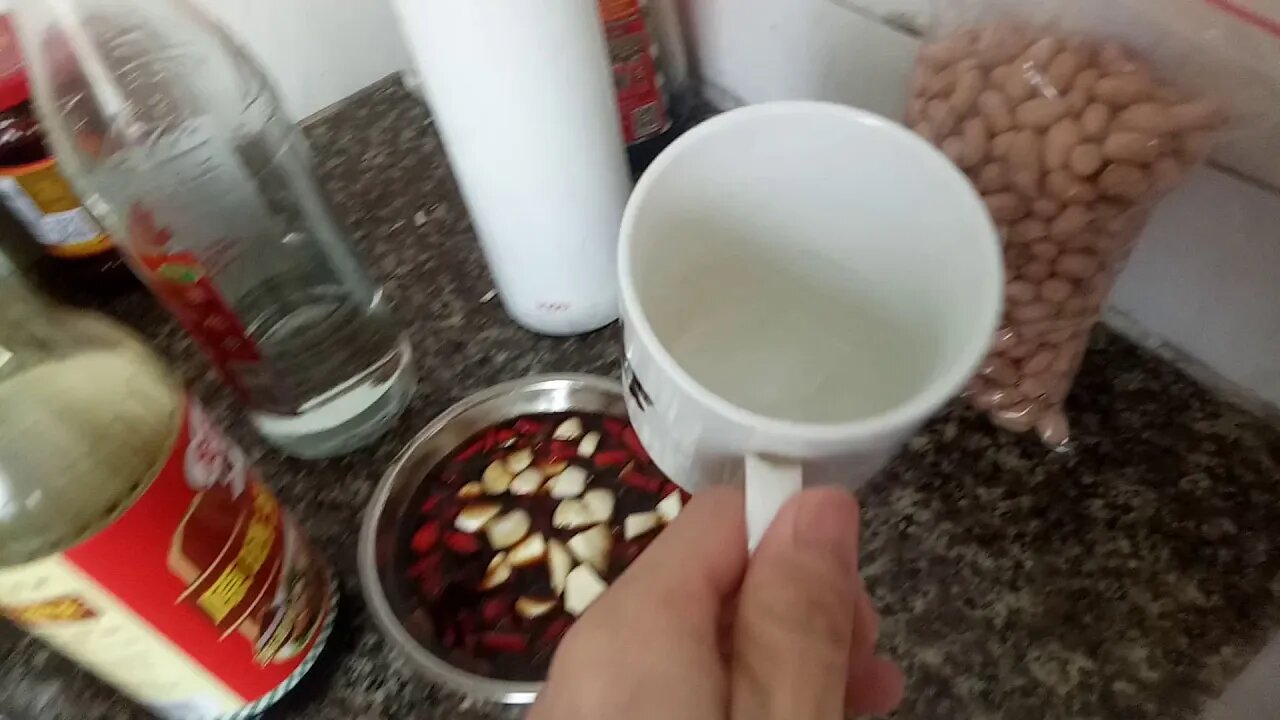 🍺啤酒鸭,土豆粉丝,还有白酒,芹菜,菜心,花生,辣椒,我切鸭的技术棒棒的