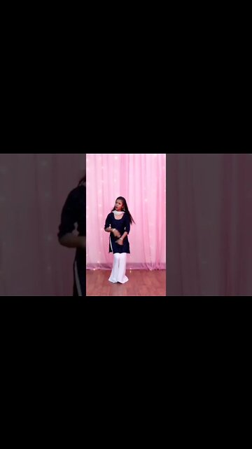 Dil deke hai aisi bechaini tauba Hindi old song//#girl dance video Instagram#short #shortsfeed