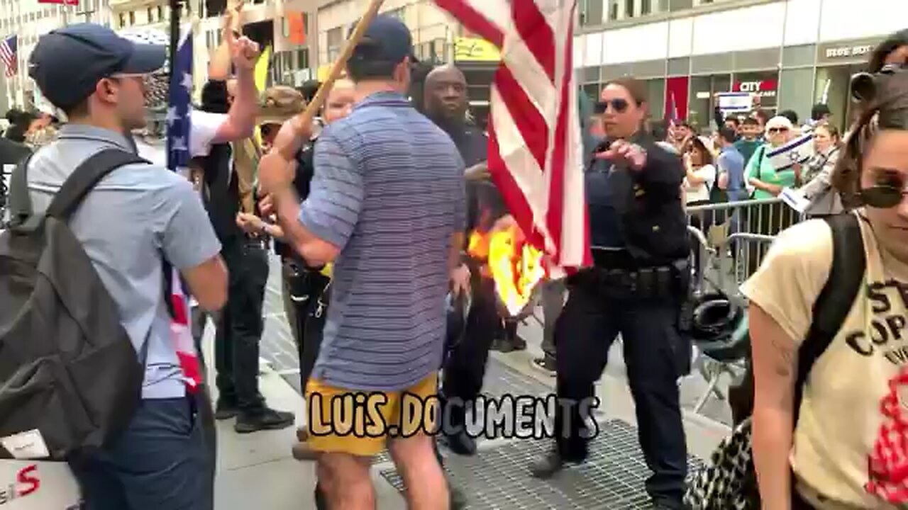 Hamassholes burn the American flag