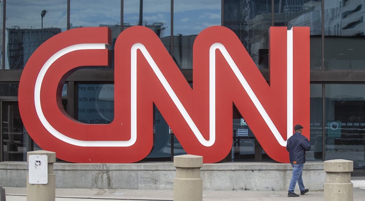 CNN Gets Caught in Embarrassing Hot Mic Moment About Kevin McCarthy Vote