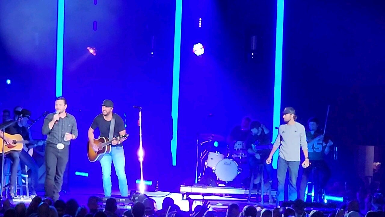 Luke Bryan - Buy Dirt 10-13-2023 Green Bay