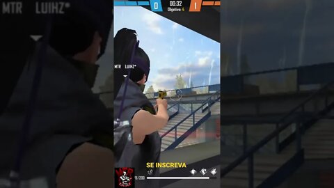 NÃO JOGUEI NADA E SO ACERTEI UM TIRO... MAIS UM FIA DE FREE FIRE.