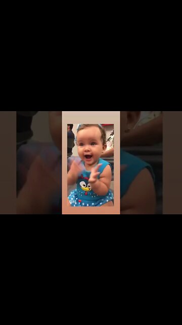 FUI AO BANCO VESTIDA DE GALINHA PINTADINHA E FIQUEI BATENDO PALMINHAS DE ALEGRIA LINDA BEBE #shorts