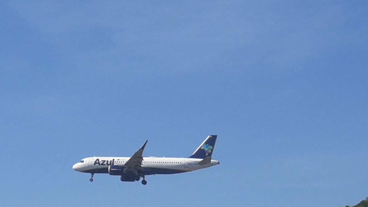 Airbus A320NEO PR-YRC na aproximação final antes de pousar em Manaus vindo do Rio de Janeiro