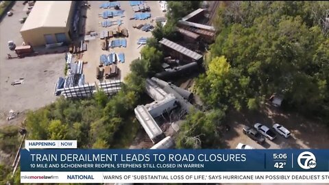 Train derailment leads to road closures in Warren