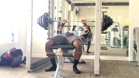 300 lbs pause and press