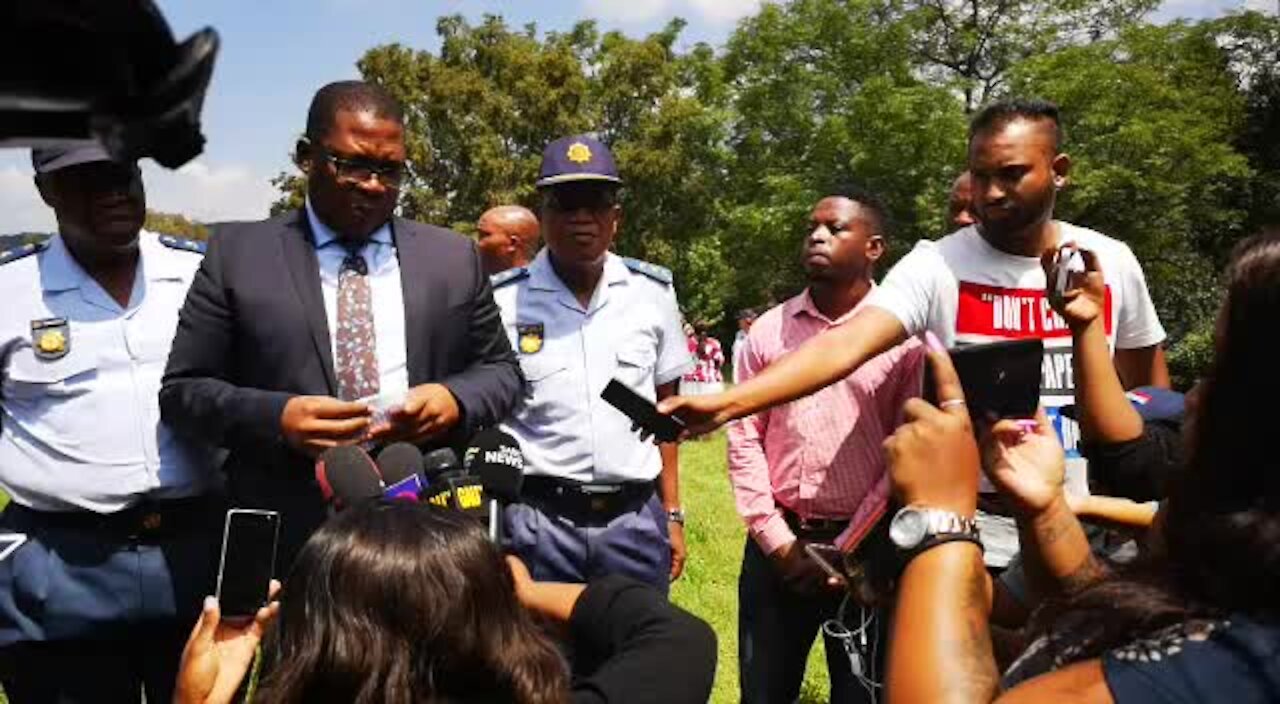 UPDATE 1 - Body of stabbed 16-year-old Mondeor schoolboy removed after 4 hours (zLu)