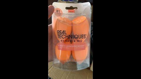 Real Techniques Miracle Complexion Sponge, Makeup Blender for Liquid and Cream Foundation, Full...