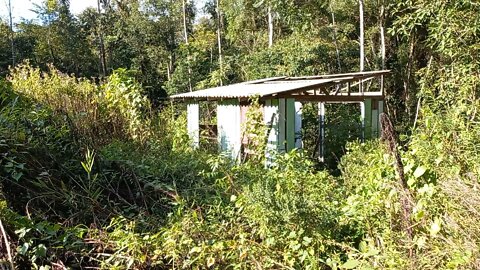 Casa abandonada ainda em construção em território rural de Santo Antônio da Patrulha/RS