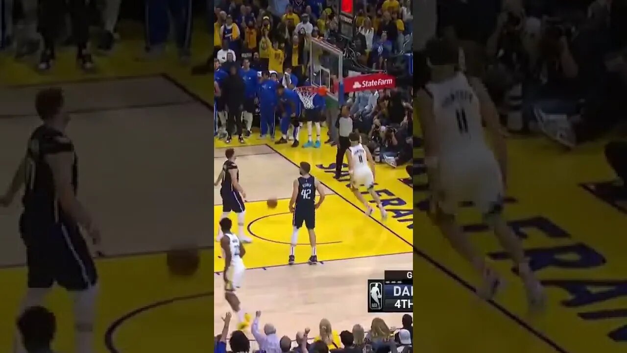 Klay throws it down AGAIN