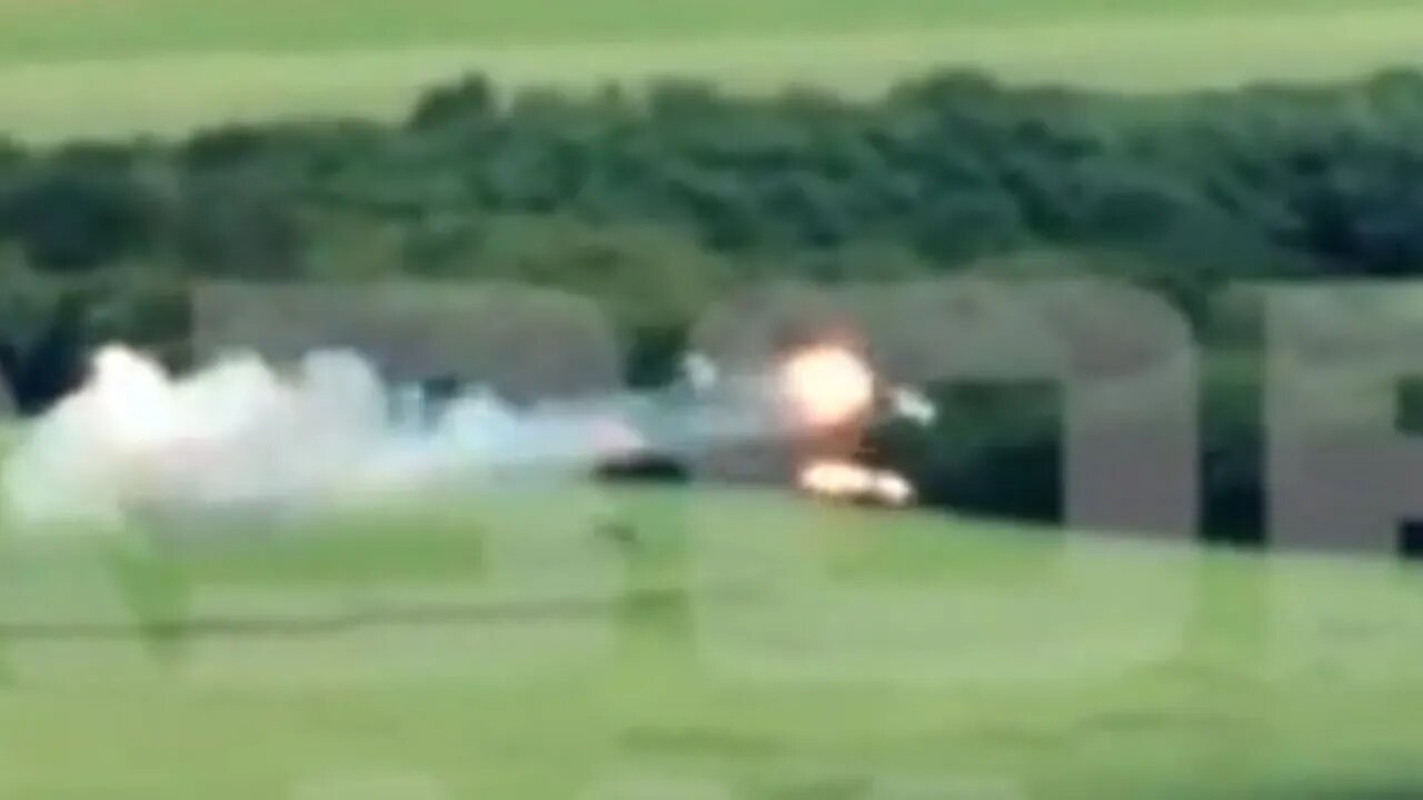 🔴 Russian MI-24 Hind Helicopter Downed By Ukrainian Igla MANPADS While Flying Extremely Low