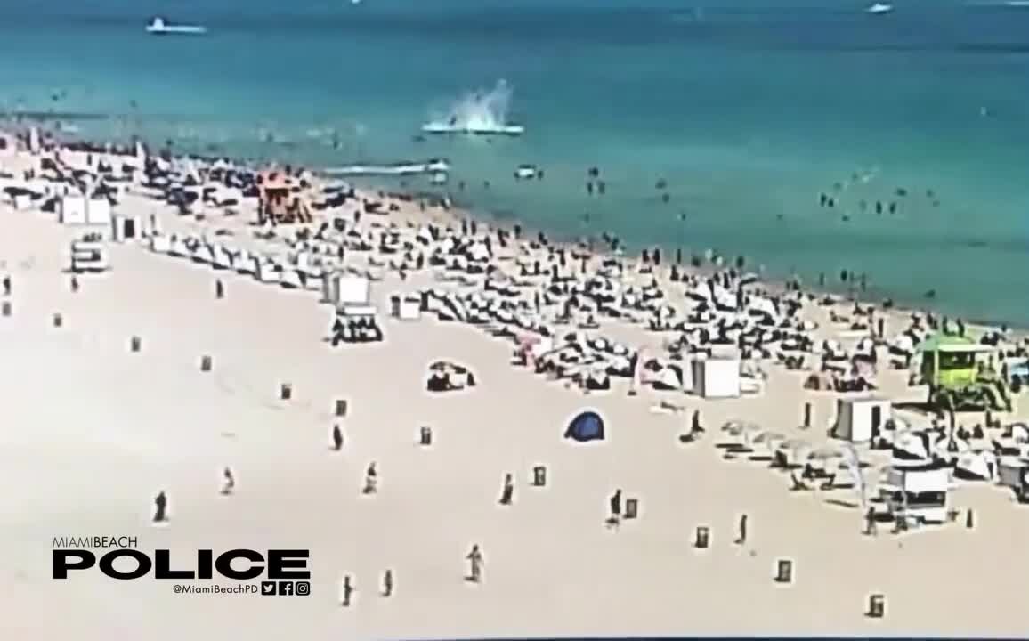 2 injured after helicopter crashes near swimmers at Miami Beach