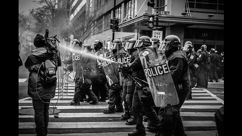 Policía cobarde