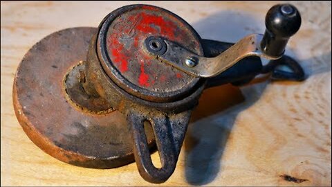 Vintage Hand Crank Grinder Restoration