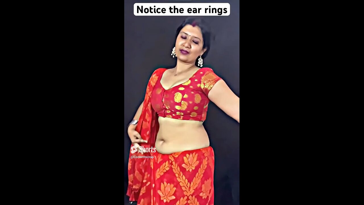 Married women with hot moves with a navel show