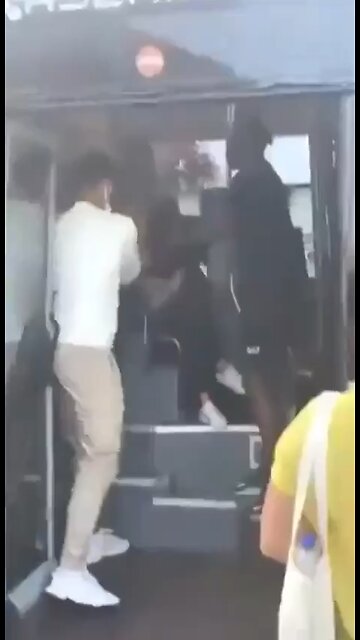 Pregnant Woman Thrown From Bus By Asylum Seeker - Paris