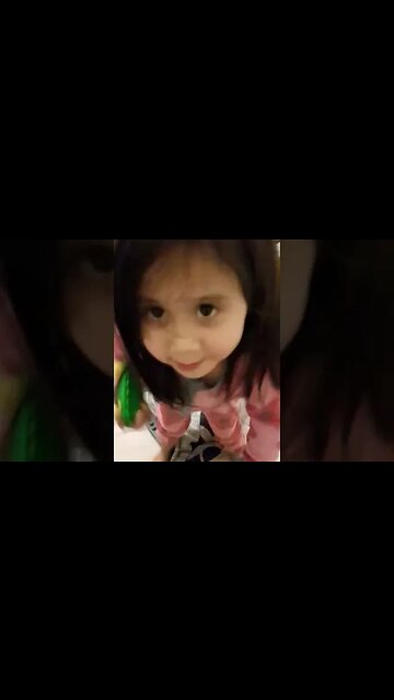 Little cutie wants pizza