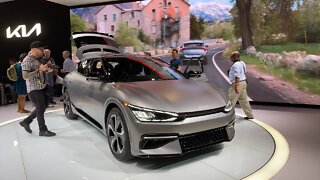 LIVE 2022 Kia EV6 walk-around Chicago Autoshow | Sons of Speed