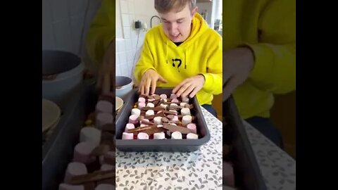 Man tries chocolate cookie sandwich…